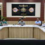 डीएम ने विशेष पुनरीक्षण की तैयारियों को लेकर अधिकारियों संग की बैठक।