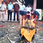 लावारिस शव की नहीं हुई पहचान, तो सामाजिक संस्था अंकुरण ने कराया अंतिम संस्कार।