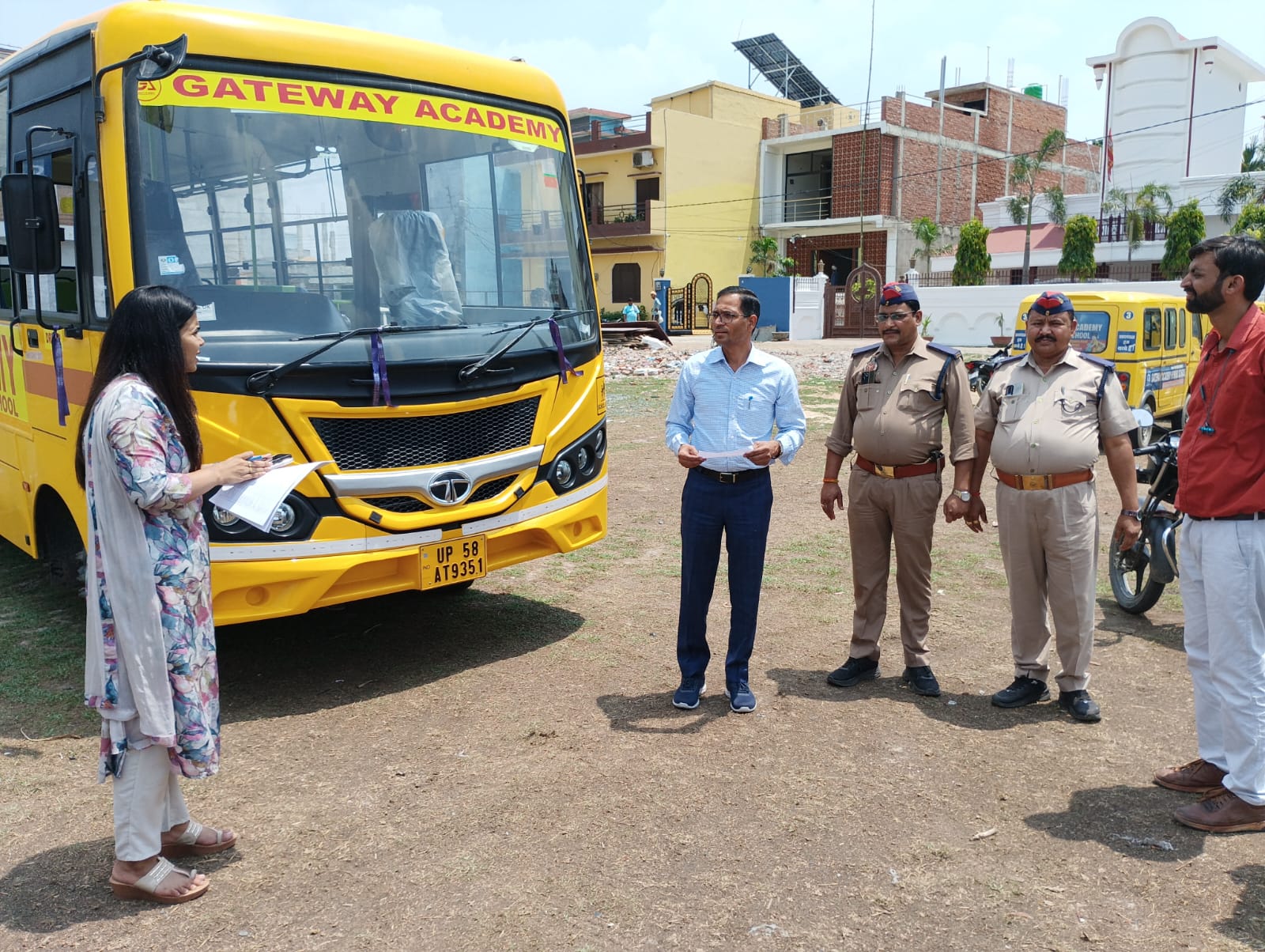 फिटनेस व परमिट फेल मिलने पर 06 स्कूली वाहन किए गए निरुद्ध।