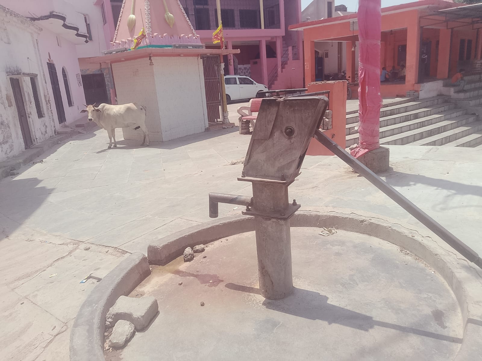 महर्षि दधीच कुंड पर खराब पड़ा इंडिया मार्का नल, श्रद्धालुओं को हो रही परेशानी।