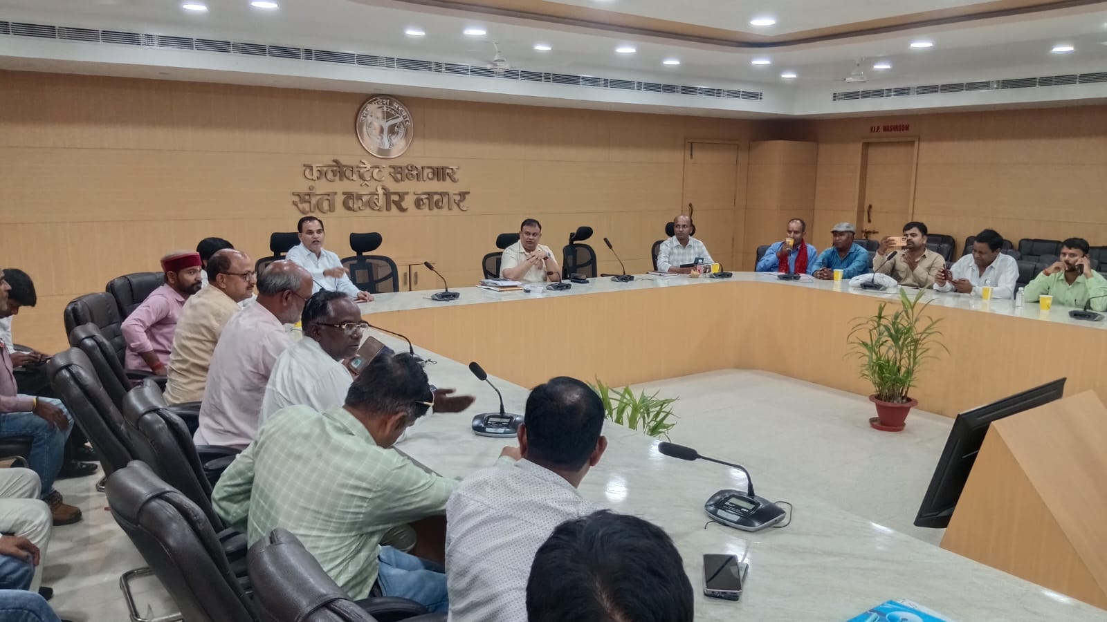 मीडिया प्रतिनिधियों ने पूर्ण की स्वगणना प्रक्रिया।