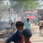 छप्पर में लगी आग, बकरी के तीन बच्चे समेत सामान जलकर राख।
